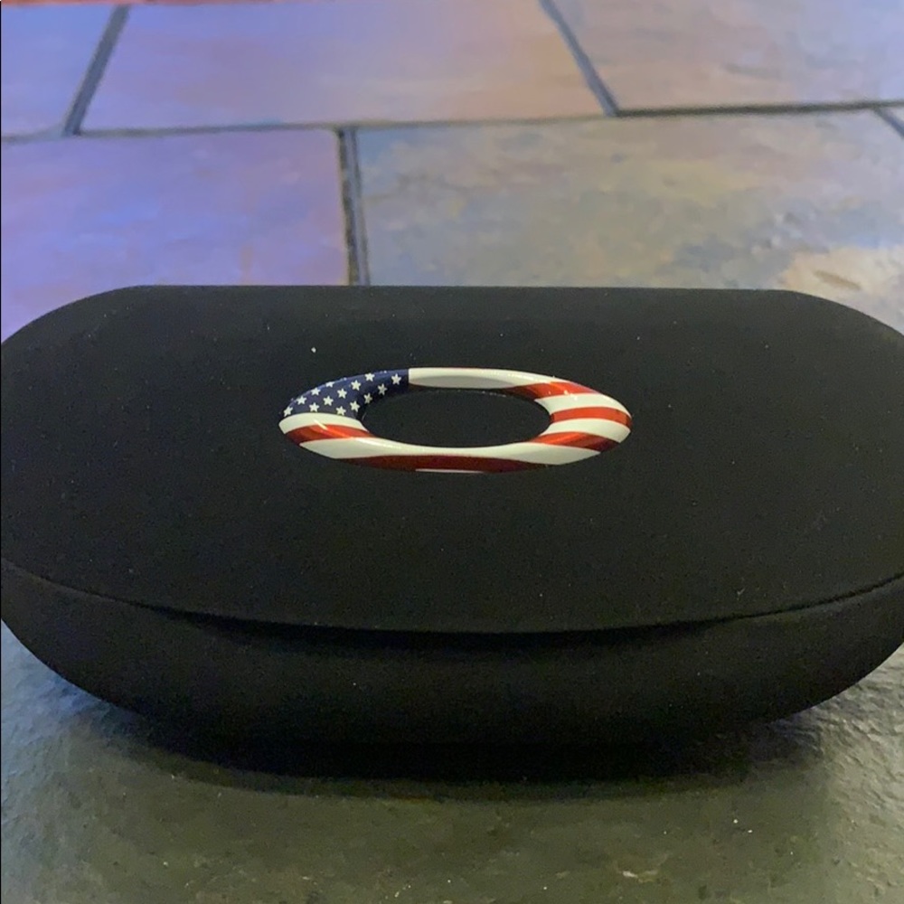 NWT American flag Oakley sunglasses case. 🕶